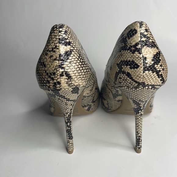 Faux Snakeskin Black Cream Heels Shoes Stilettos by Wild Diva Size 9 - Picture 4 of 5